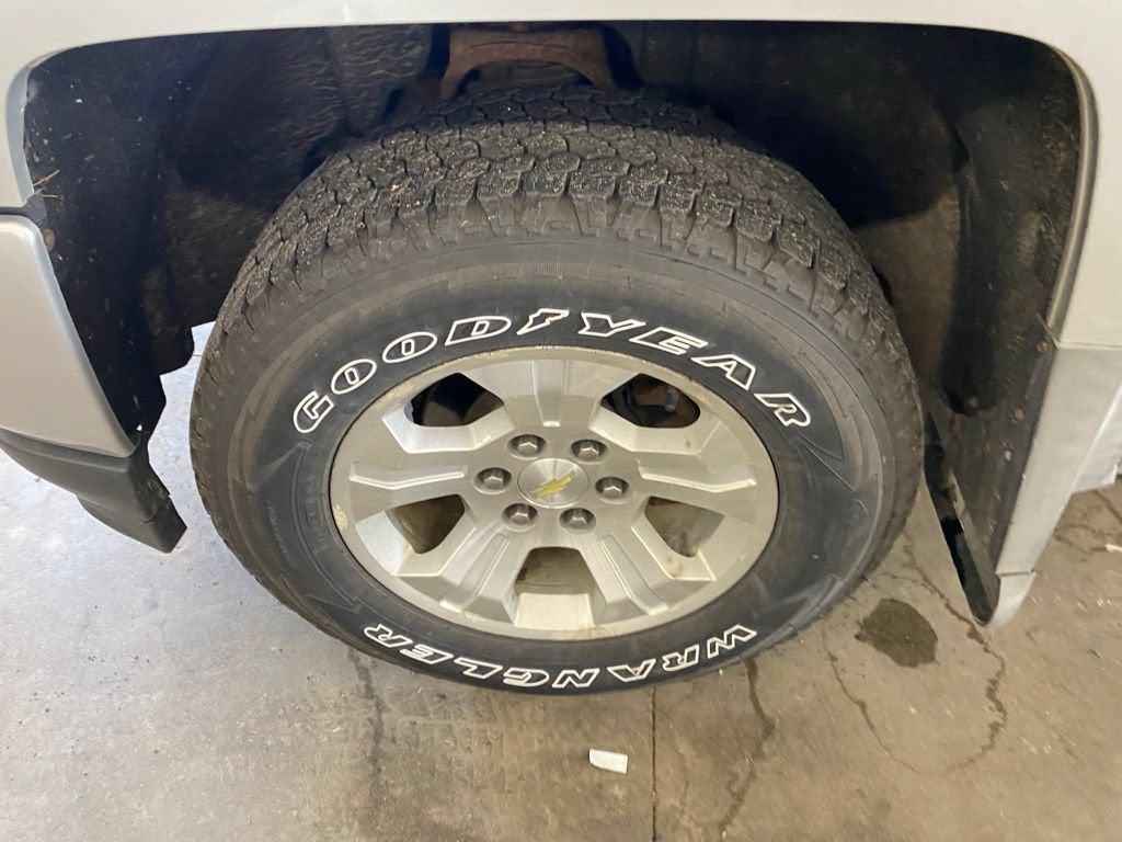 Used 2018 Chevrolet Silverado 1500 LT Z71 with VIN 1GCUKREC4JF129019 for sale in Grand Rapids, Minnesota