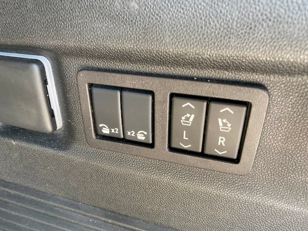 2025 GMC Yukon XL AT4