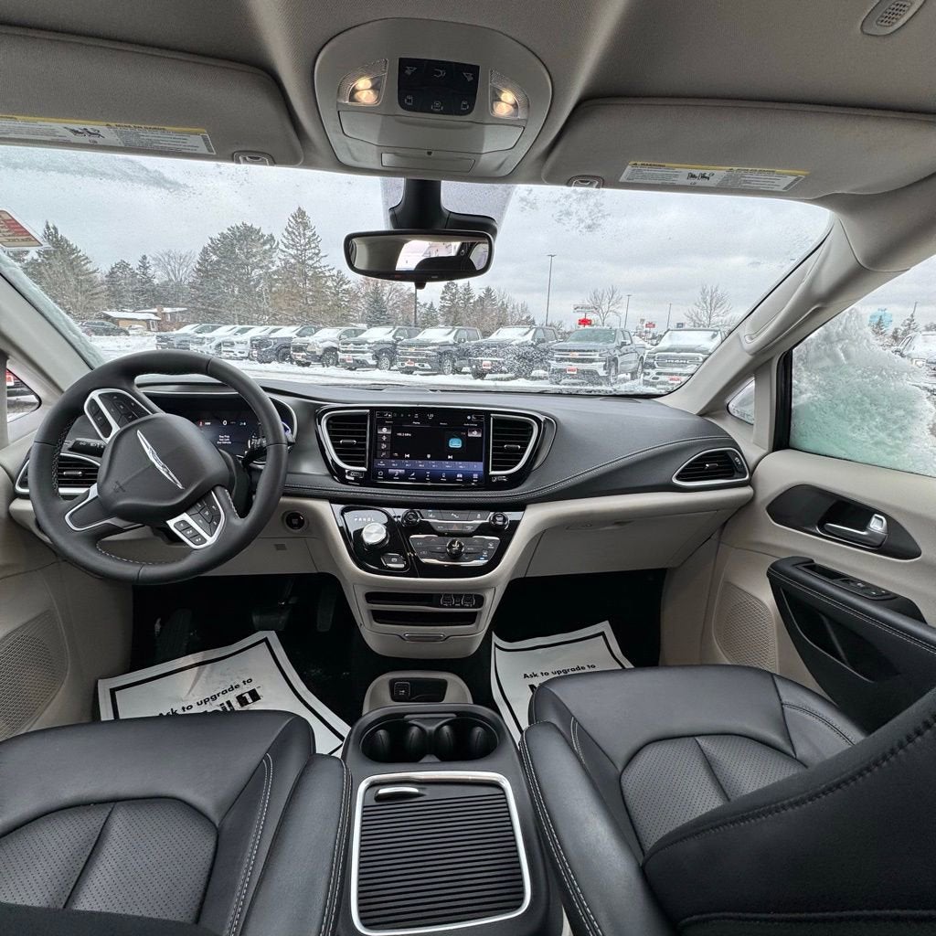 2024 Chrysler Pacifica Hybrid Select