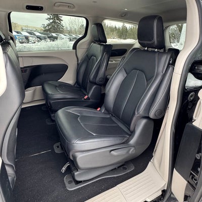 2024 Chrysler Pacifica Hybrid Select