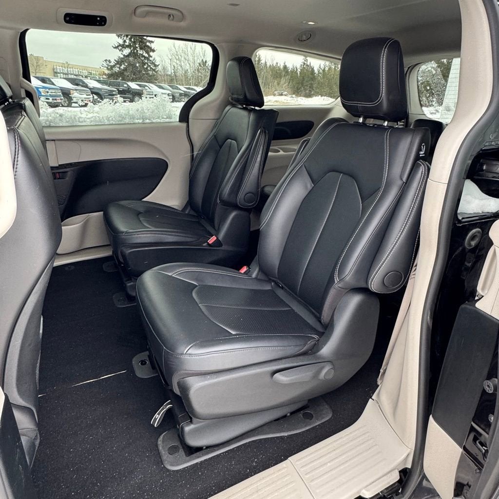 2024 Chrysler Pacifica Hybrid Select