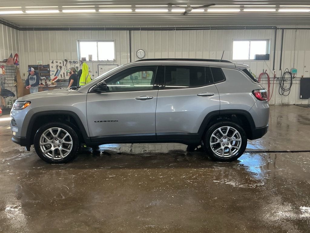 2023 Jeep Compass Latitude Lux