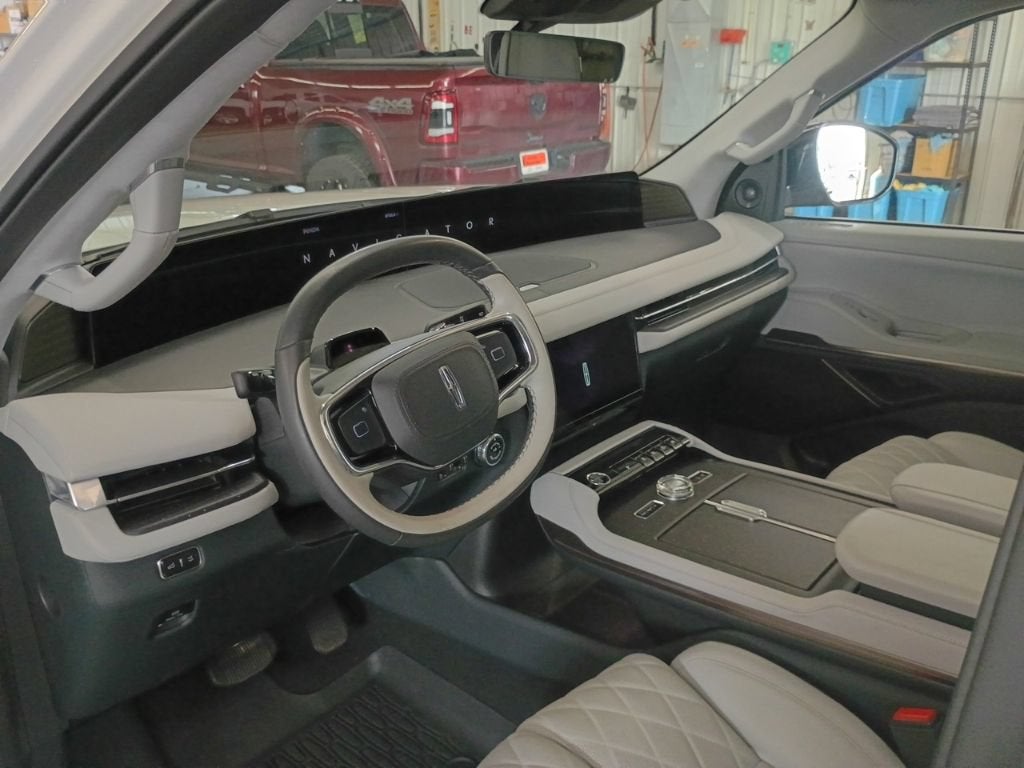 2025 Lincoln Navigator L Black Label
