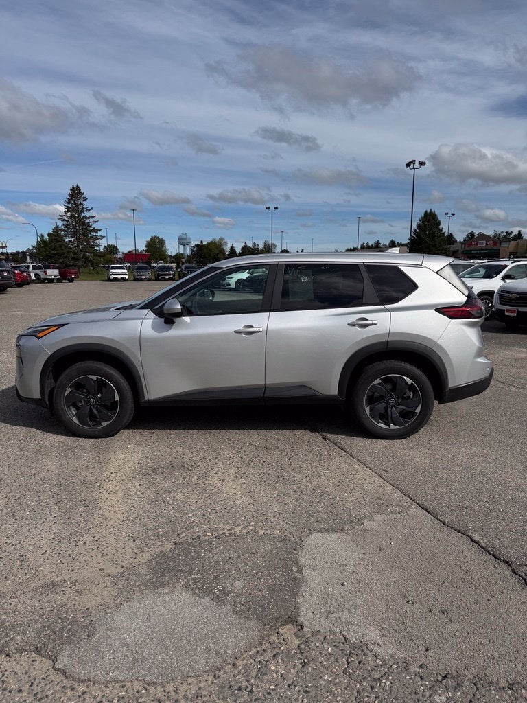 Used 2024 Nissan Rogue SV with VIN 5N1BT3BB3RC683352 for sale in Grand Rapids, Minnesota